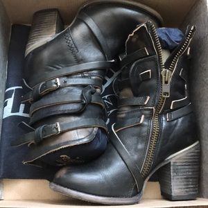 Freebird Baker Boot in Black. Barely worn. Size 8.